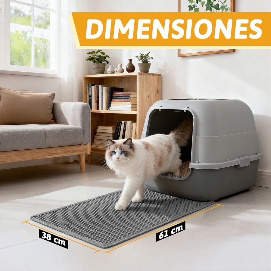 Ver imagen 2 de 6: Alfombrilla Pieviev delante de un arenero cerrado en un salón, con las medidas de 61 × 38 cm