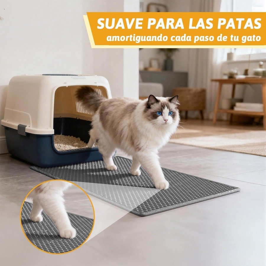 Ver imagen 5 de 6: Gato ragdoll caminando sobre la alfombrilla Pieviev con el rótulo «Suave para las patas»
