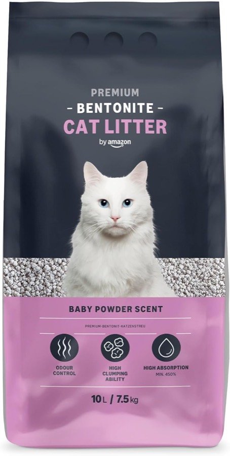 Bolsa de 10 litros de arena by Amazon de bentonita con perfume de talco, con un gato blanco en el frontal y el rótulo 10 L / 7,5 kg