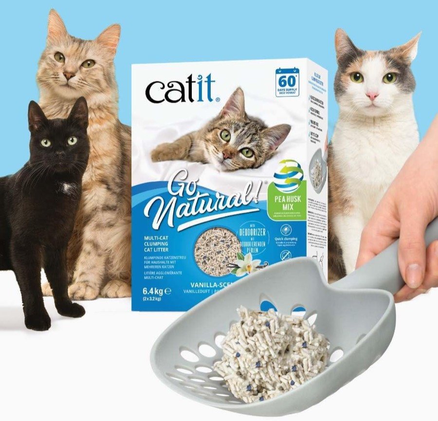 Ver imagen 3 de 6: Tres gatos junto a la caja Catit Go Natural y una pala llena de pellets