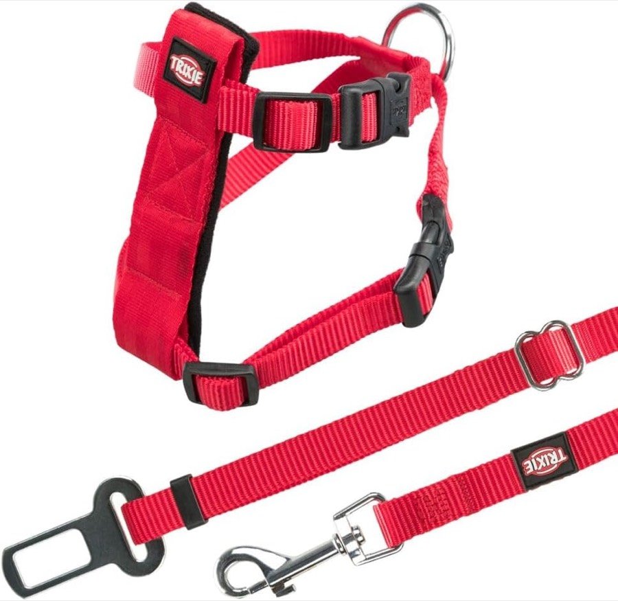 Arnés de coche Trixie rojo para gato junto a su correa corta con lengüeta de cinturón y mosquetón giratorio