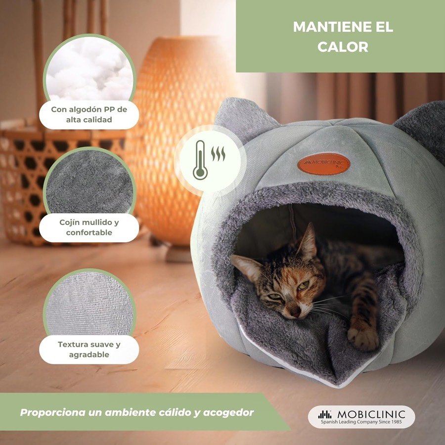 Ver imagen 6 de 6: Gato atigrado dormido en la cama Mobiclinic junto a una lámpara, con los rótulos de algodón PP y cojín mullido