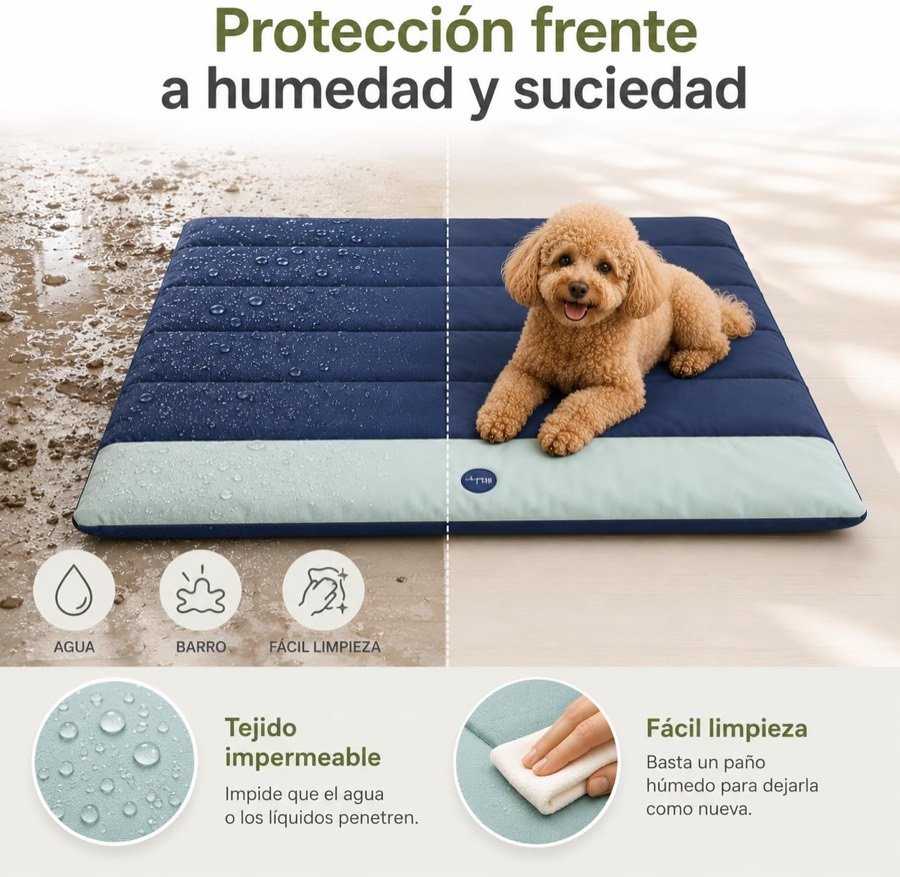 Ver imagen 3 de 6: La colchoneta Patihogar con un caniche encima, mitad sobre barro y mitad limpia, con los rótulos de tejido impermeable y fácil limpieza