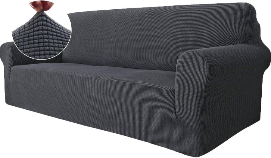 Sofá de tres plazas vestido con la funda elástica Ystyle gris oscuro, con detalle ampliado del tejido de punto en relieve
