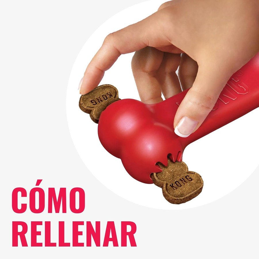 Ver imagen 5 de 6: Mano encajando una galleta KONG en el hueco de un extremo del hueso