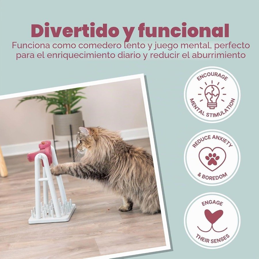 Ver imagen 3 de 6: Gato atigrado jugando con el Turn Around, con iconos de estimulación mental, menos ansiedad y sentidos