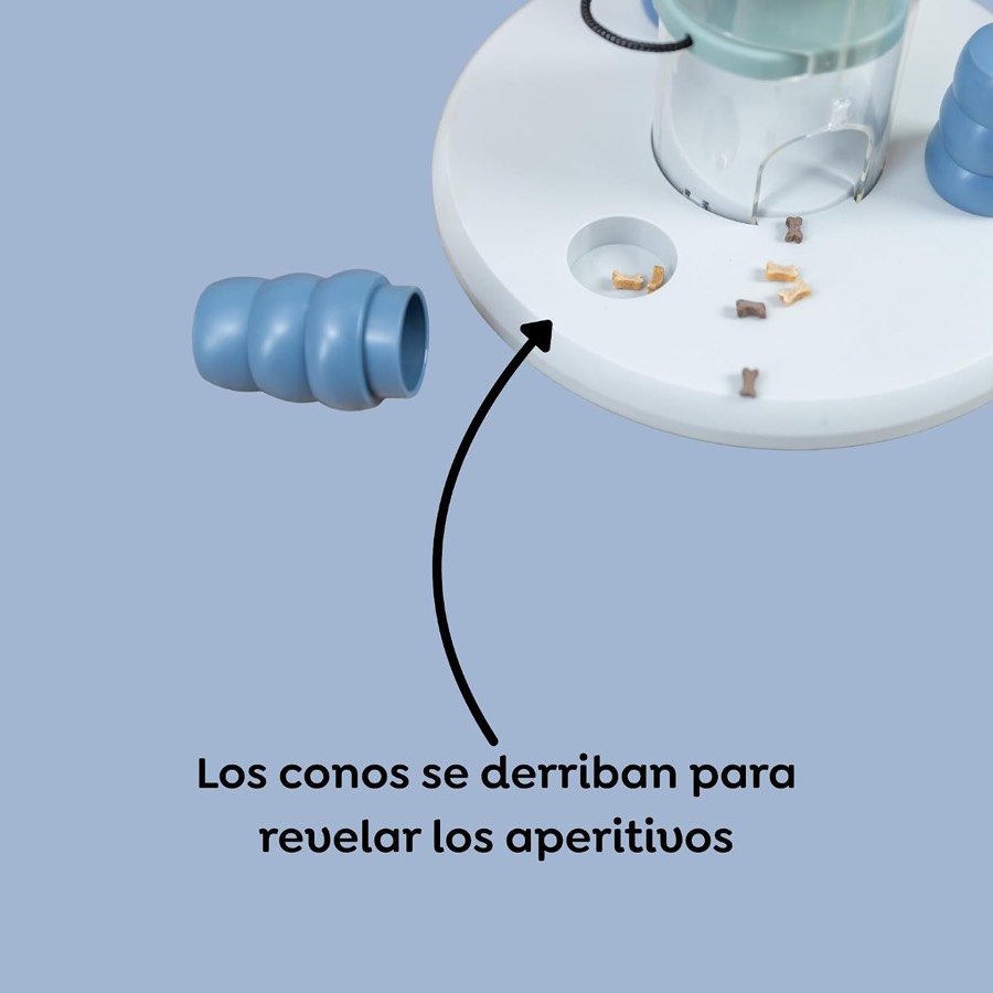 Ver imagen 4 de 6: Detalle de la base con un cono azul derribado que deja a la vista los premios escondidos debajo