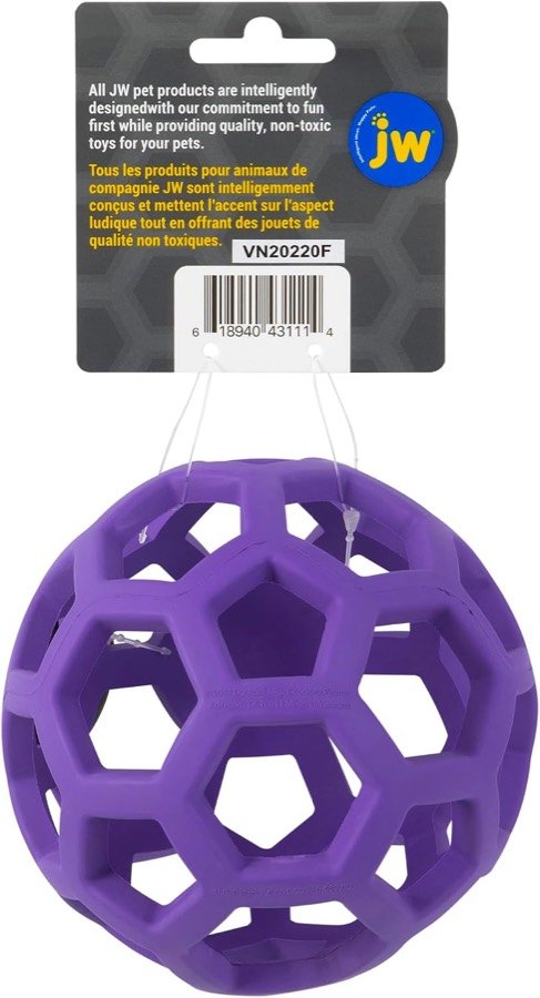Ver imagen 2 de 6: Reverso del envase de la pelota JW Hol-ee Roller, con la pelota morada calada vista de frente