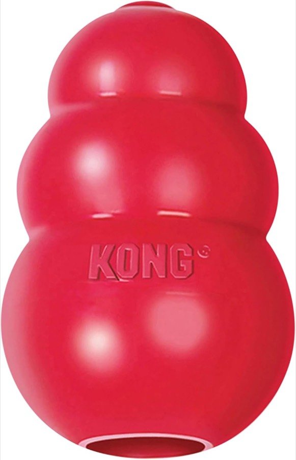 Juguete KONG Classic de caucho natural rojo, con su forma de tres lóbulos y el logotipo KONG en relieve