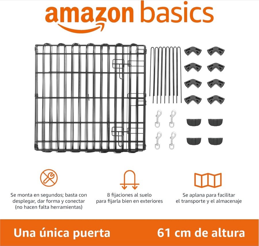 Ver imagen 2 de 5: Panel del parque Amazon Basics con las piezas incluidas: estacas, pinzas, mosquetones y topes, y los rótulos de una única puerta y 61 cm de altura