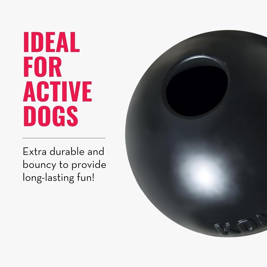 Ver imagen 3 de 6: Pelota KONG Extreme negra vista de cerca, con el agujero que facilita el agarre