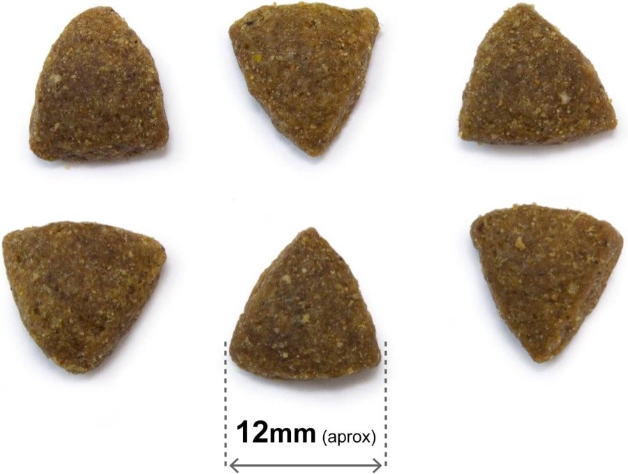 Ver imagen 3 de 6: Croquetas triangulares del Arquivet Adult con la medida de referencia de 12 mm del fabricante