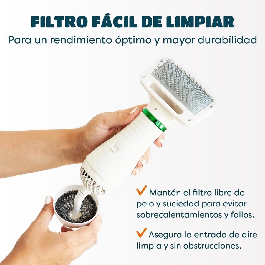 Ver imagen 6 de 6: Mano retirando el filtro trasero del KUUBIA para limpiarlo de pelo y polvo
