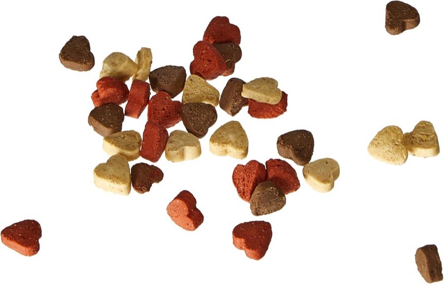 Ver imagen 3 de 6: Corazones de colores del snack Mini Hearts esparcidos sobre fondo blanco