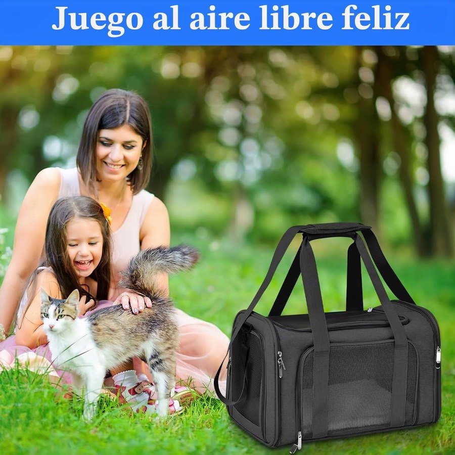 Ver imagen 5 de 6: Madre e hija en el césped con un gato junto al transportín Staranry negro